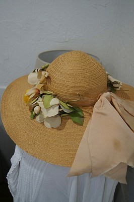 ANTIQUE FRANCH LADY HAT (antique flower)
