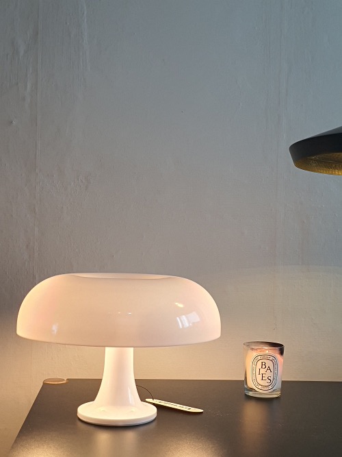 Artemide Nessino Table Lamp, White (네시노 테이블 램프 - 화이트)