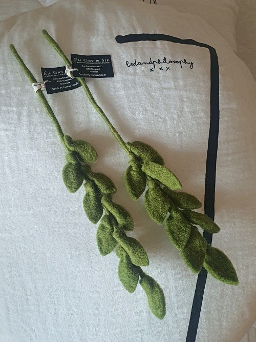 (2대입고) 덴마크 Hand Made Felted Decoration -Green Leaf Branch Sharp -1대품절