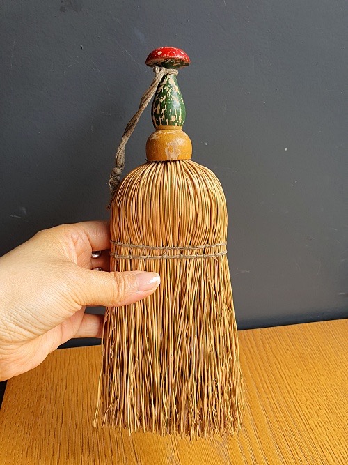 France Vintage Household Straw Crumb Brush - Painted Handel
