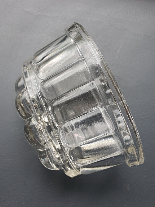 Antique Small Bubble Glass Jelly Mould (칩있는아이)